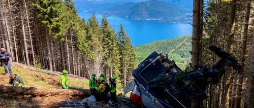 UPDATE - O telecabină s-a prăbușit într-o stațiune montană din Italia. 13 turiști au murit, iar doi copii au fost grav răniți (FOTO)