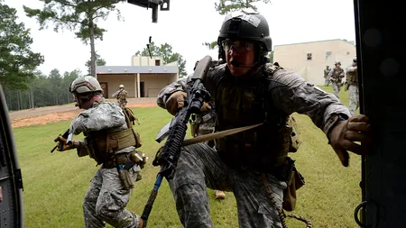 Fost luptător american în „Beretele Verzi”, a pledat vinovat la acuzația de spionaj în favoarea Rusiei! Ce pedeapsă riscă pentru trădare