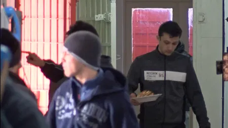 #DIZGRAȚIAȚII. În România, un deținut mănâncă de 4 lei pe zi. Cum arată meniul care vine ''la pachet'' cu boala: ''Am arsuri puternice''