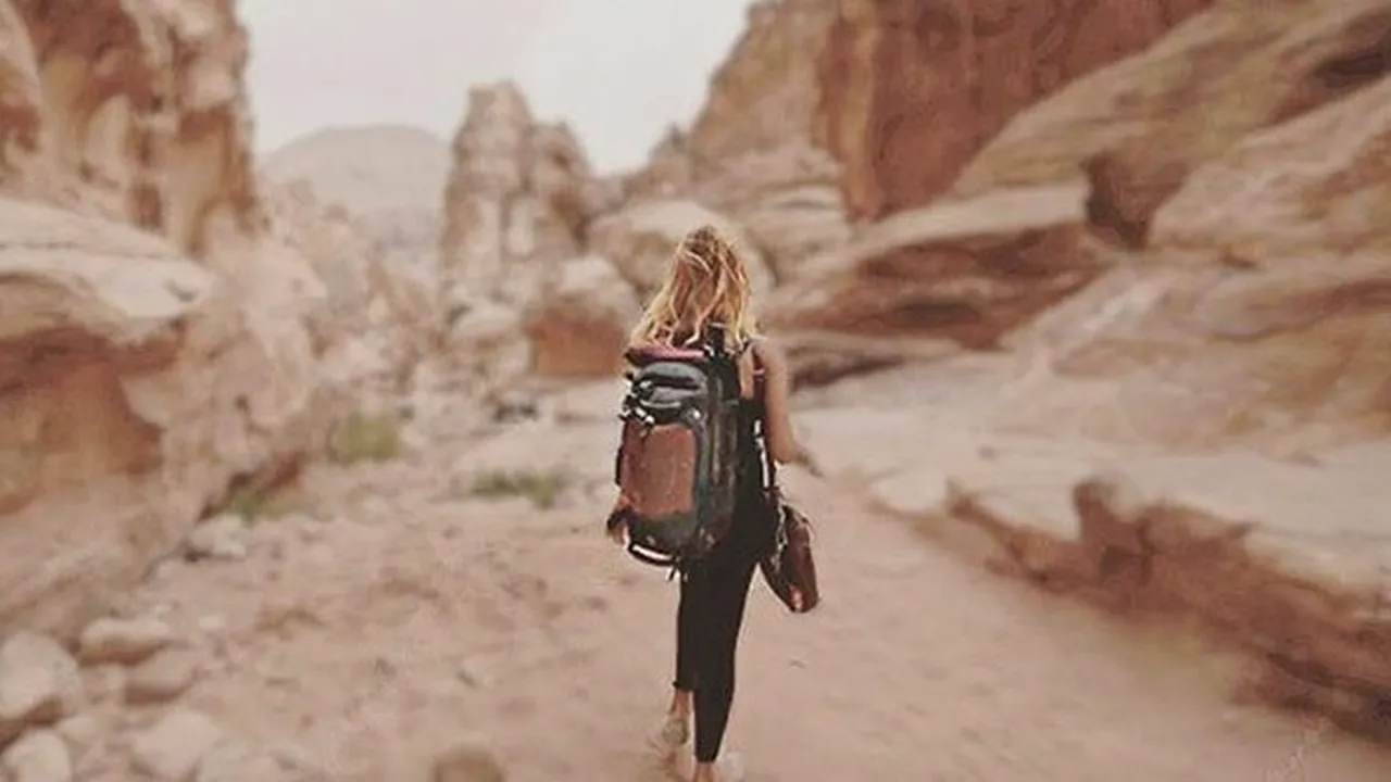 La numai 27 de ani a vizitat aproape toate statele lumii. Cum a fost posibil. FOTO