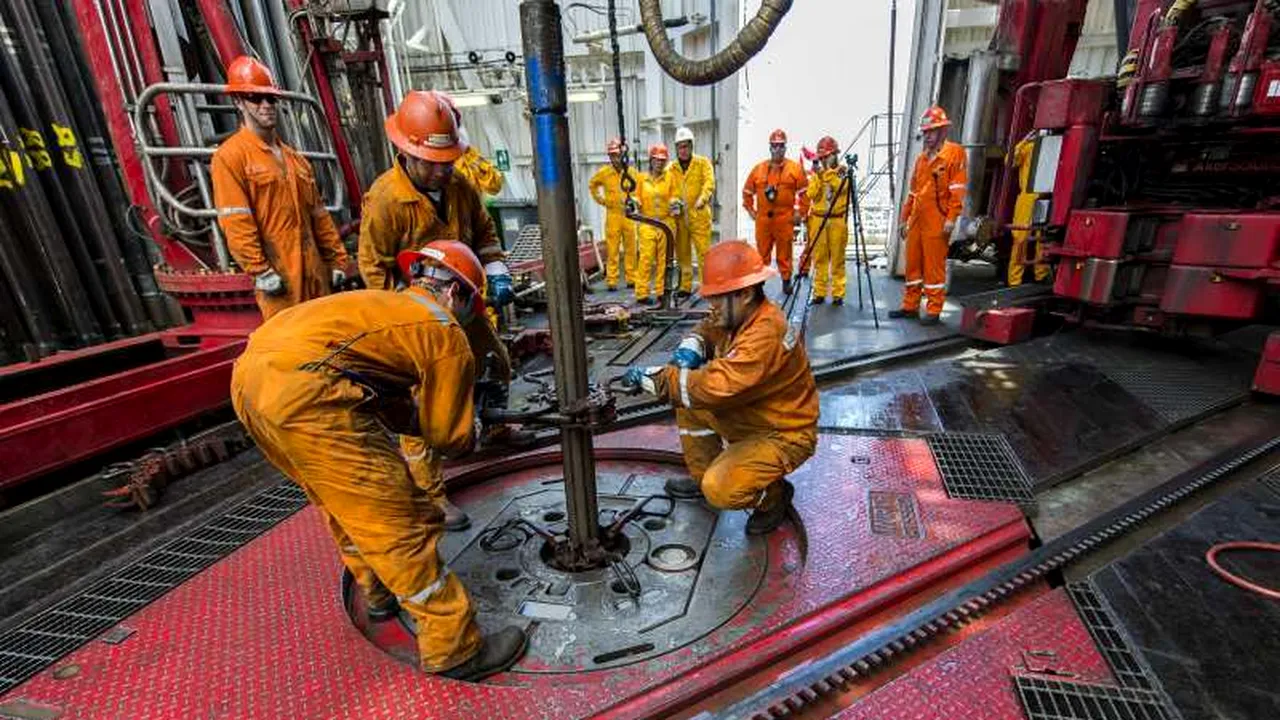 Previziunea pe care un oficial saudit o face în legătură cu prețul petrolului: „Va fi foarte dificil