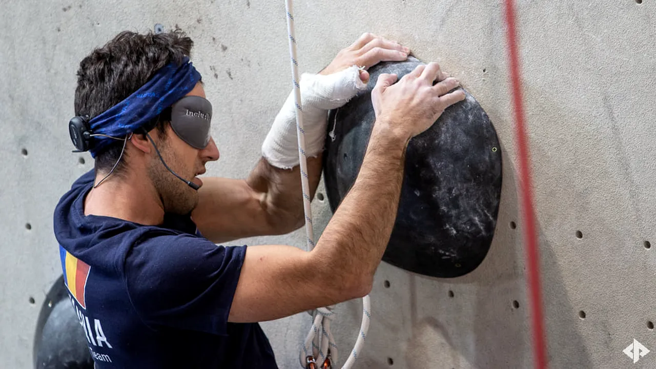 VIDEO| Răzvan Nedu, sportivul năvăzător care a concurat cu mâna în ghips, a adus României argintul la paraclimbing