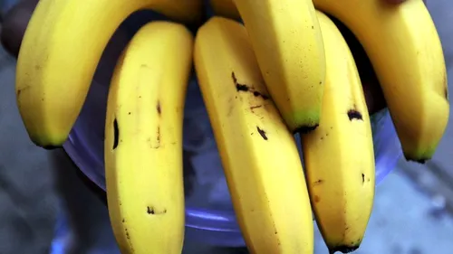 Descoperirea șocantă a unui băiețel care a mușcat dintr-o banană „Aveți grijă! A fost la un pas de tragedie!