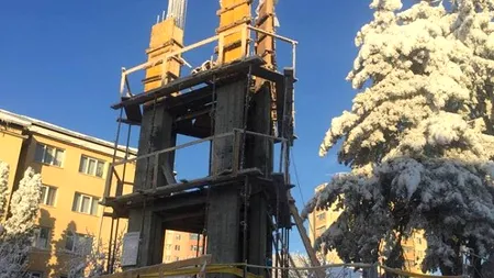 Un omagiu pentru EROII și foștii DEȚINUȚI politici. Turnul Unirii se constuiește la Suceava