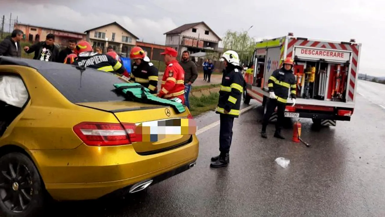 FOTO | Rănit grav într-un Mercedes auriu, pe centura orașului Drobeta Turnu Severin