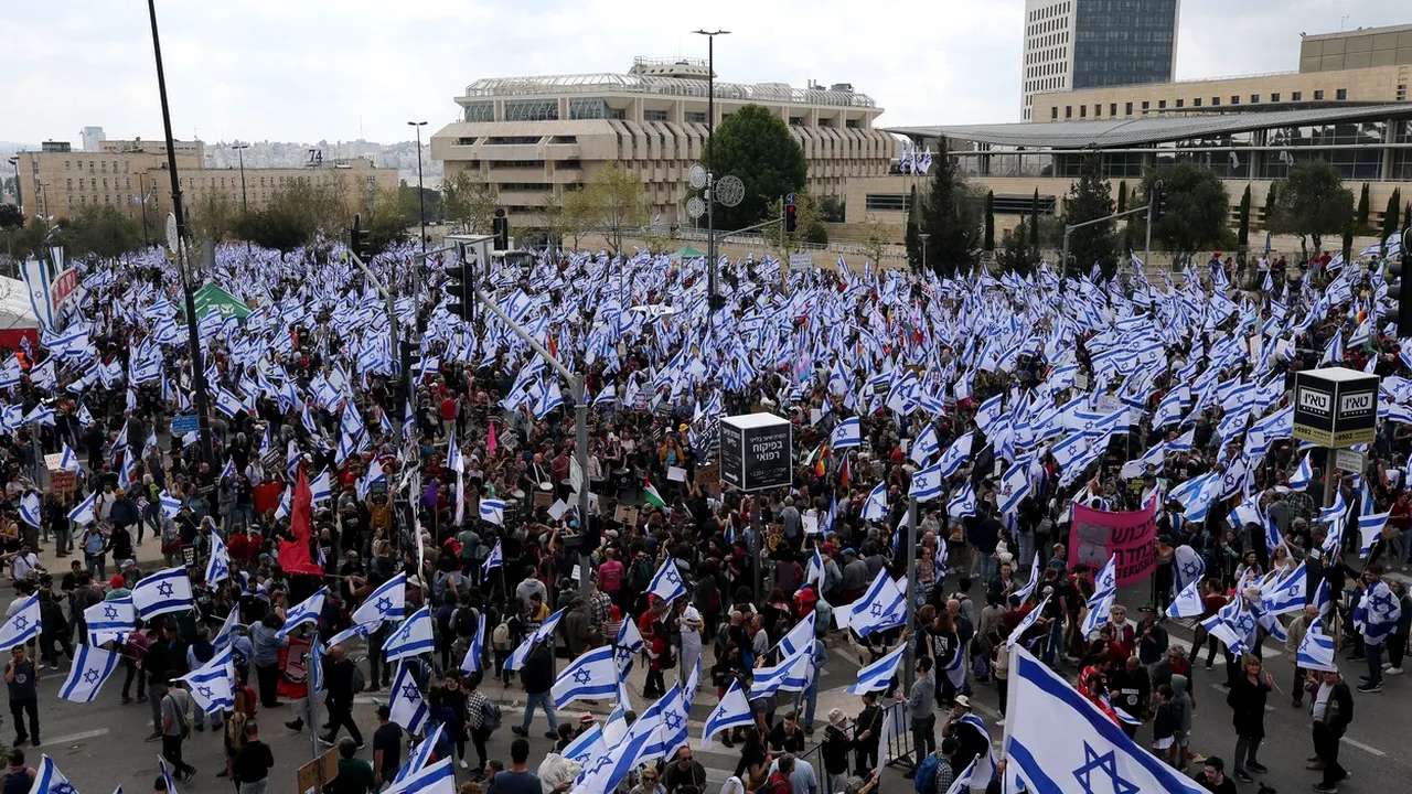 ISRAEL: Președintele cere oprirea imediată a reformelor din sistemul judiciar, ca urmare a protestelor de amploare