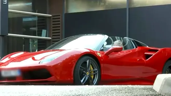 România ocupă primele locuri în Europa la consumul ostentativ. Ne afișăm des cu bijuterii strălucitoare, mașini SCUMPE și haine de firmă