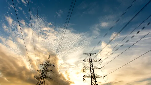 ANRE: Companiile care cumpără ENERGIE electrică acum, cu livrare în viitor, sunt obligate să plătească un avans