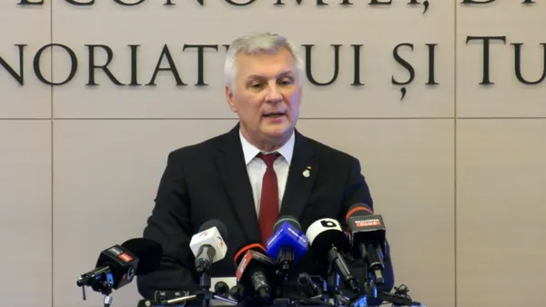 Ministrul Economiei, Daniel Zamfir, vrea majorarea voucherelor de vacanță. Atrage atenția că reducerea acestora a fost „o lovitură pentru industria HoReCa”