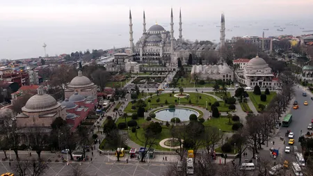 MAE anunță că niciun român nu a fost afectat de atacul din Istanbul. Zeci de turiști cer să fie aduși în România