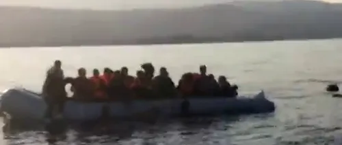 Membri ai Pazei de Coastă din Grecia, filmați încercând să scufunde o barcă plină cu imigranți