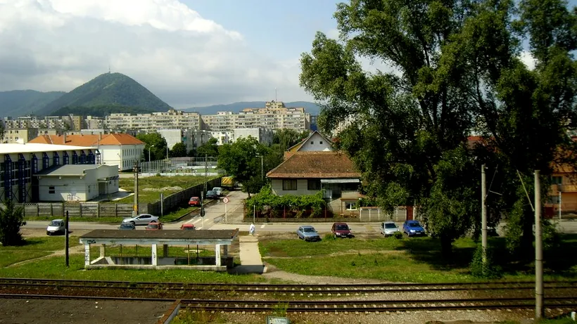 Un adolescent în vârstă de 17 ani a fost lovit de tren, în zona unui parc din Brașov