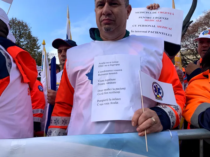 UPDATE: Ambulanțierii protestează marți în Capitală. Ei acuză sabotarea serviciilor publice de ambulanţă de către Departamentul pentru Situaţii de Urgenţă / Reacția lui Raed Arafat: „Este denigrator și fals” (FOTO-VIDEO) / Sursa foto: GÂNDUL
