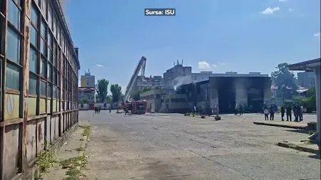 Incendiu la Autobaza STB Ferentari. Pompierii au intervenit, după ce o hală a luat foc