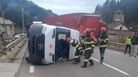 FOTO: Planul roșu, activat în Suceava, după ce un mircrobuz și un camion s-au ciocnit / Sunt 12 victime / Trafic blocat pe DN17