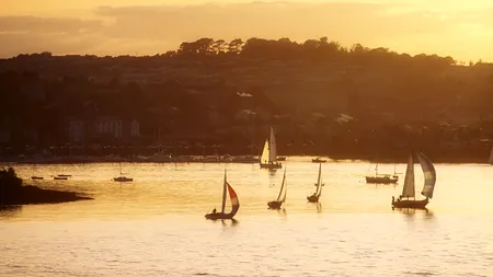 Tragedie în Canalul Mânecii: Trei copii au murit, chiar sub ochii părinților, după ce șalupa în care se aflau s-a răsturnat