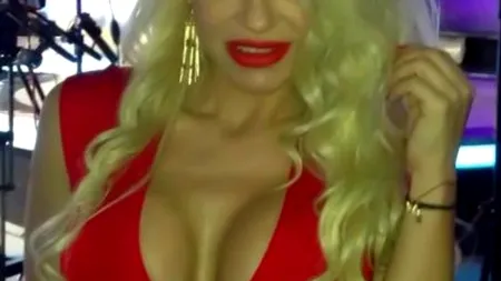 Anda Adam, provocatoare pe Facebook