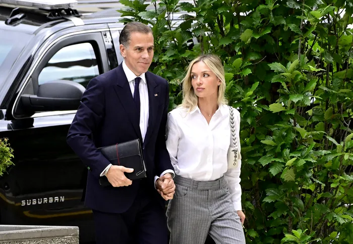 Hunter Biden, însoțit de soția sa Melissa Cohen , se îndreaptă către tribunal. Sursa Foto: Profimedia