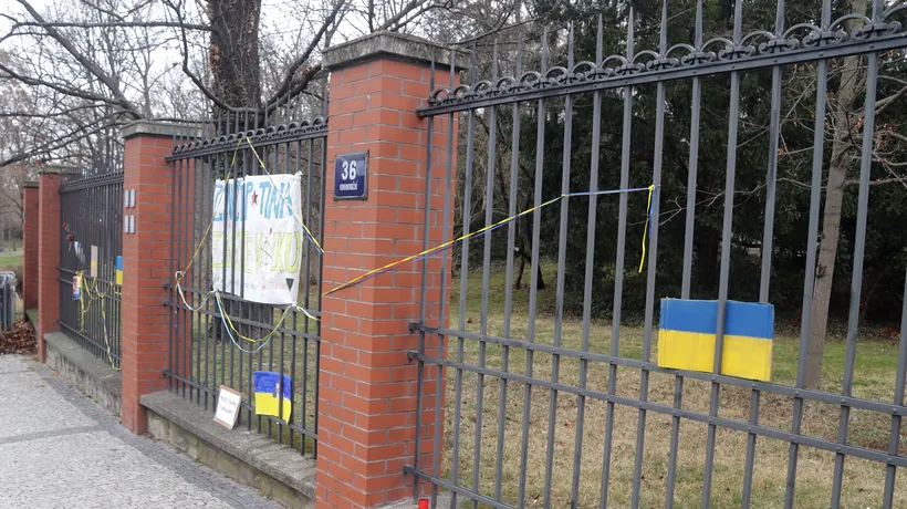 Ambasadele și consulatele din China, somate să nu mai afișeze STEAGURI ucrainene