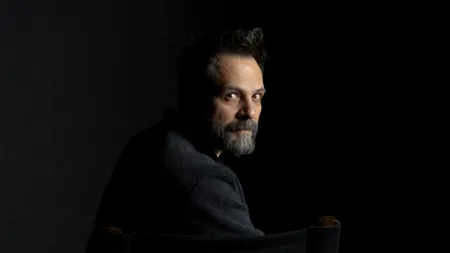 „Românii vor descoperi o lecție de viață”. Interviu cu Remus Achim, regizorul filmului „În inima Naționalei – Din vestiar până în Germania”