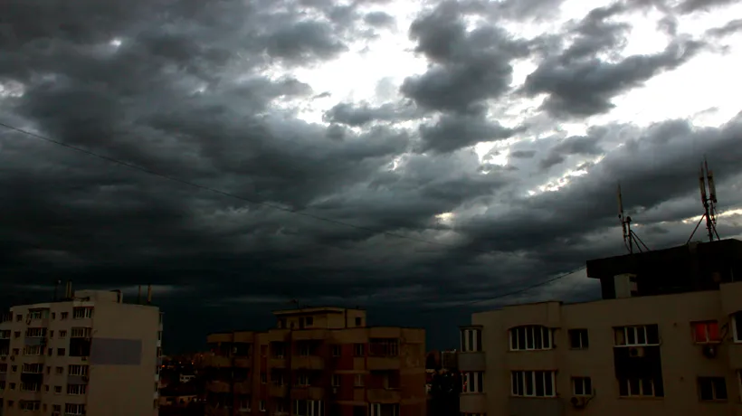 Avertizări NOWCASTING de furtună în BUCUREȘTI, sudul și centrul țării. UPDATE