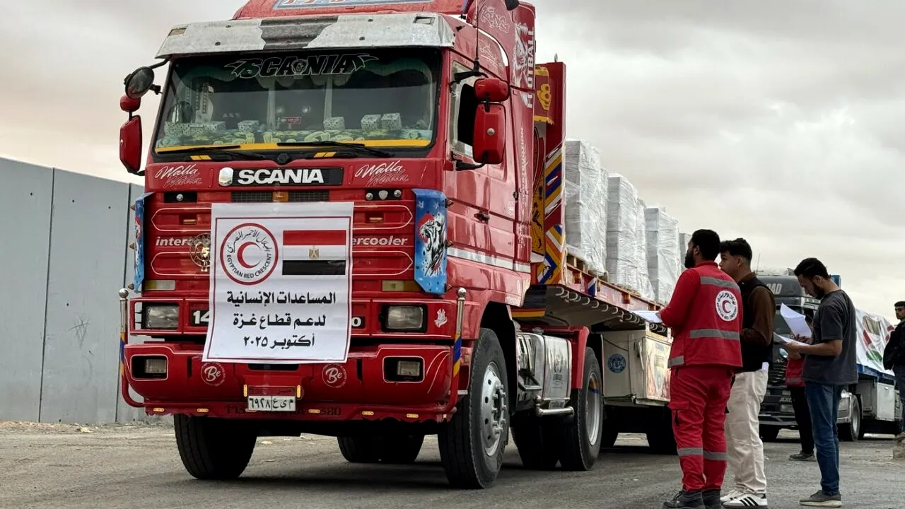 Primele transporturi de ajutoare, la intrarea în GAZA. Grupurile umanitare se pregătesc să trimită 600 de CAMIOANE pe zi