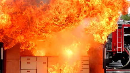 8 ȘTIRI DE LA ORA 8. Incendiu în Timiș, la hala unui producător de frigidere