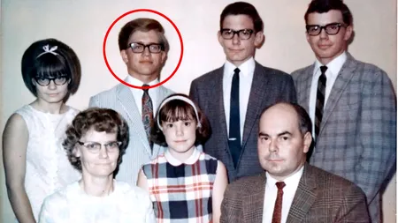 „Mereu am crezut că arăt diferit de restul familiei mele”. LA 71 DE ANI, bărbatul din imagine a aflat cine sunt părinții lui, de fapt