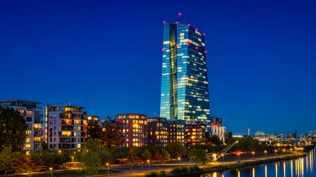 BCE întrerupe seria majorărilor dobânzii de referință în zona euro, dar va menține politica monetară rigidă, pentru stabilizarea inflației