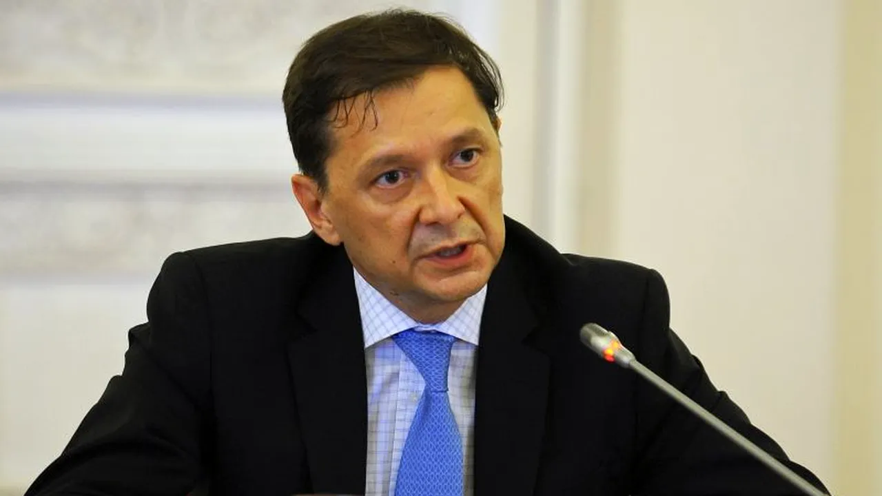 ALEGERI PREZIDENȚIALE 2014. Paris: Ambasadorul Bogdan Mazuru discută cu protestatarii, care scandează 