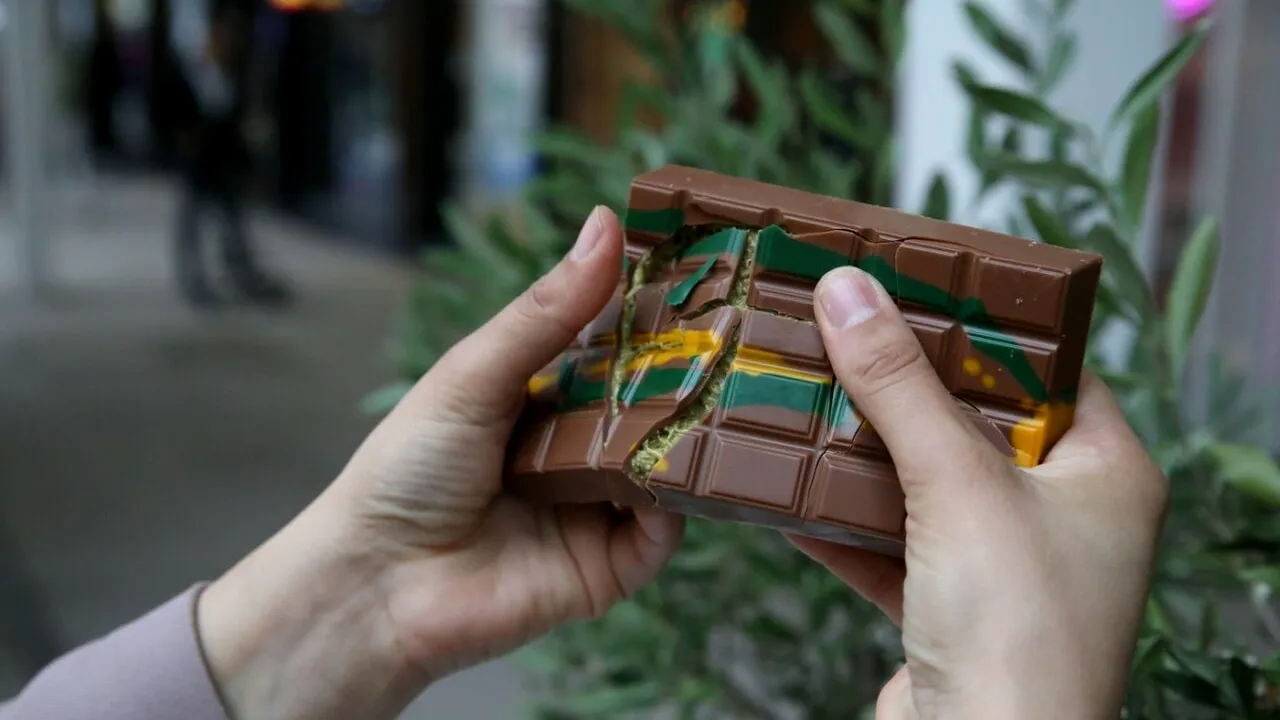 Ce mănânci când consumi ciocolata Dubai, de fapt. Ce conține și de ce costă atât de mult
