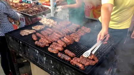 Câți lei costă un singur mic la Bâlciul de la Huși. Localnicii sunt scandalizați: „Restaurantele de 5 stele vând mai ieftin!