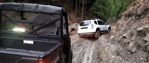 Urmările ploilor: Drumul forestier care leagă Slănic Moldova de Poiana Sărată a fost puternic afectat / Sute de locuitori dintr-un sat au rămas izolați după ce podețul de acces a fost rupt de viitură - VIDEO