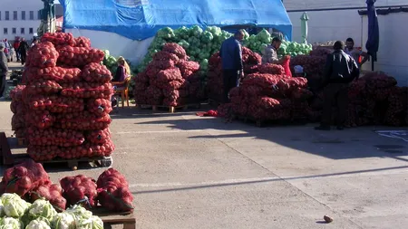 Cum a fost păcălit la cântar un clujean care a crezut că a cumpărat 62 kg de cartofi din piața. Când a ajuns acasă și i-a cântărit, a turbat