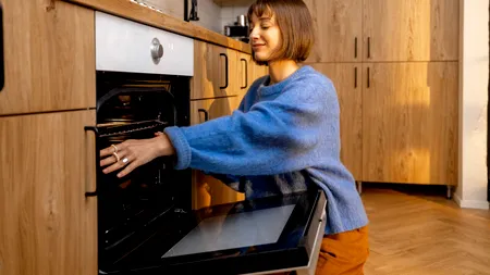 Cel mai bun truc pentru curățarea cuptorului. Ce alte metode rapide din ingrediente naturale există