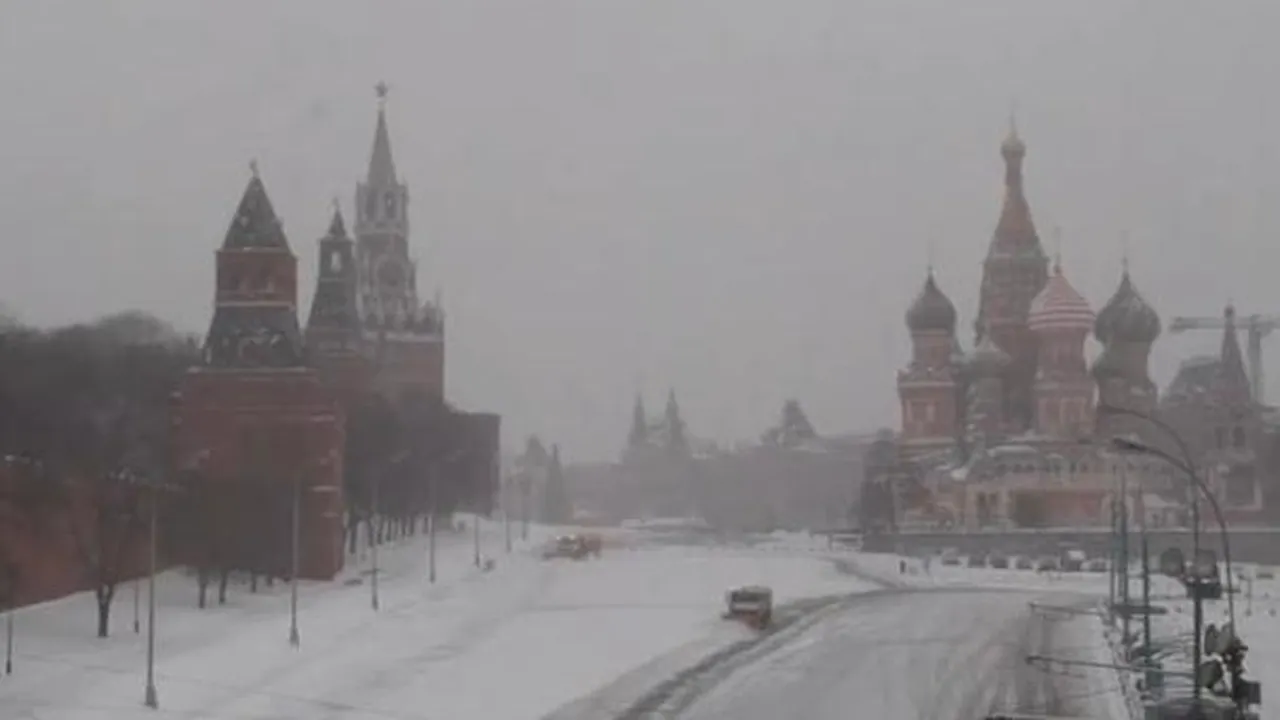 Moscova, afectată de cele mai importante ninsori înregistrate în noiembrie în ultimii 50 de ani. VIDEO