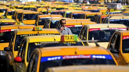 Protest în Piața Constituției. Sute de taximetriști și-au strigat nemulțumirile: „Guvernul ne-a îngropat