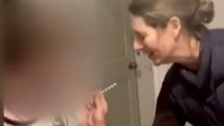 VIDEO | O profesoară de Biologie a fost arestată după ce a vaccinat anti-COVID-19 un elev. Unde s-a întâmplat