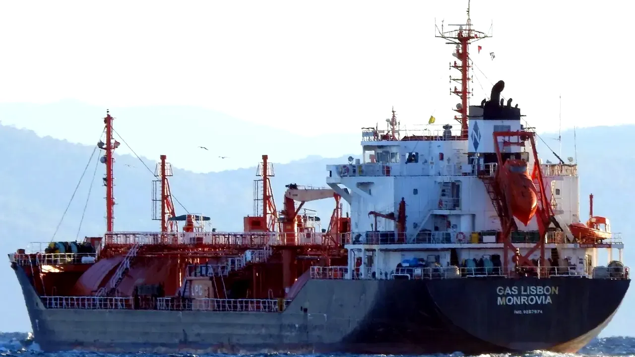 A murit unul dintre marinarii răniți în urma exploziei produse la bordul petrolierului lovit de drone, lângă Sulina