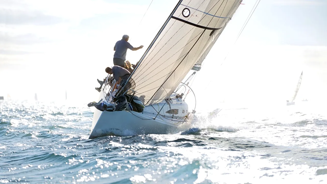 Un VELIER aflat la un pas să se scufunde în zona Vama Veche, salvat în ultimul moment și adus în Portul Mangalia