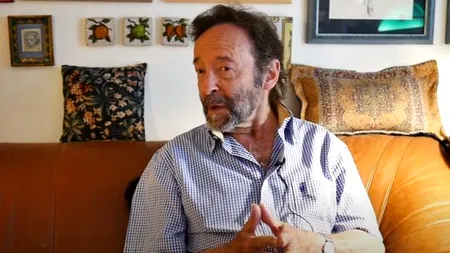 Un celebru fotograf a murit pe o stradă din Paris, după multe ore de agonie, fără ca oamenii să-l ajute. „A fost ucis de indiferență”