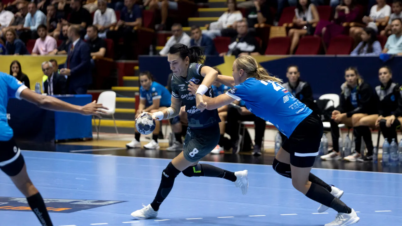 FC Rapid o atacă pe Cristina NEAGU, după conflictul handbalistei cu fanii giuleșteni! „Nu putem tolera ca sportivele noastre să fie acuzate de blaturi!”