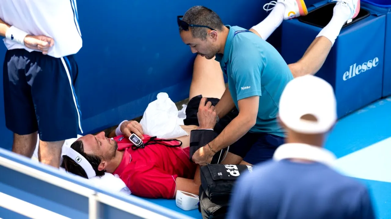 Momente de panică la turneul de tenis din Cincinnati. Un jucător s-a PRĂBUȘIT pe teren în timpul meciului din cauza căldurii. Meciul s-a jucat la 32°C