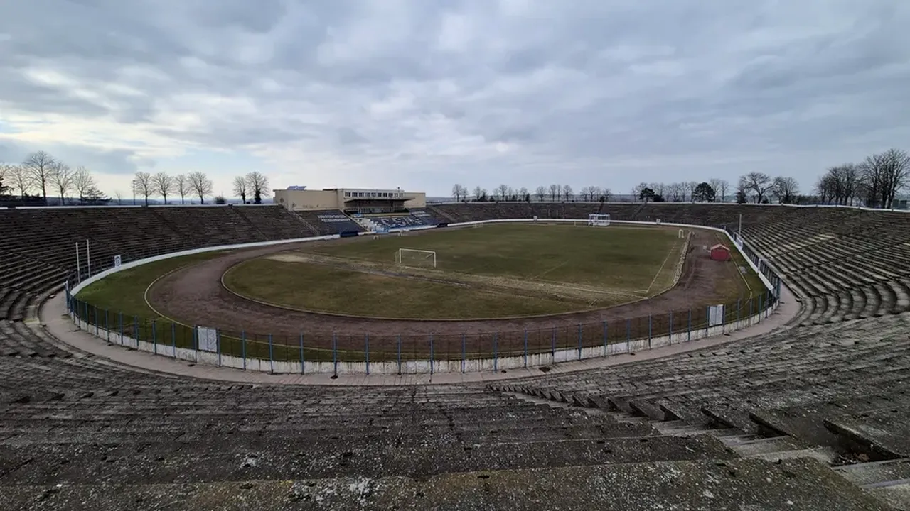 Un STADION uriaș din România, construit la ordinul lui Ceaușescu, se prăbușește sub propria greutate