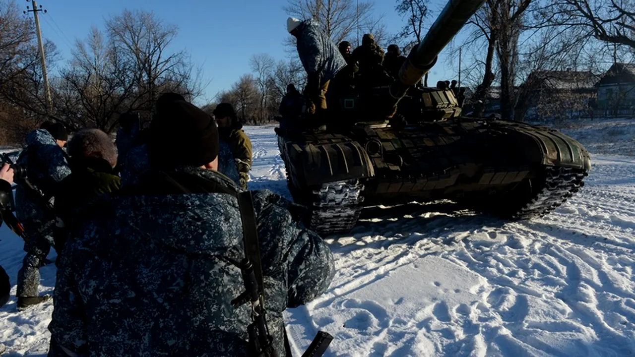 Un lider separatist de la Lugansk anunță încheierea retragerii armamentului greu 