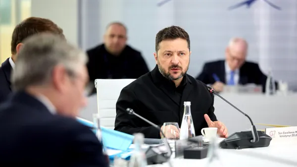 Zelenski dezvăluie când a fost ultima dată când a plâns, dacă îi este dor de meseria de actor și ce a discutat cu liderii G7, la summitul de la Evian