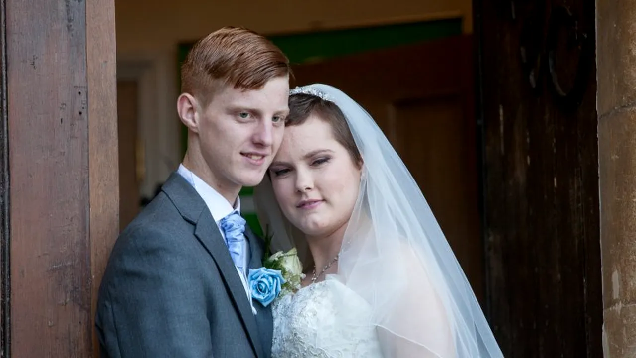 Căsătoria lor a luat prin surprindere pe toată lumea. Motivul le-a schimbat viața celor doi tineri 