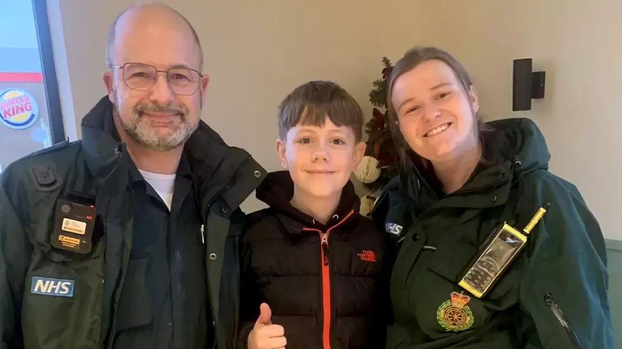 Un băiețel de 12 ani a devenit erou, după gestul făcut când mama sa a leșinat la volan. „A salvat viețile noastre și ale altora”