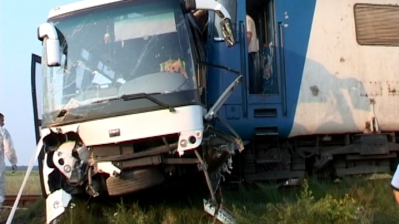 Patru elevi au murit în Maroc după coliziunea unui tren cu un autobuz școlar