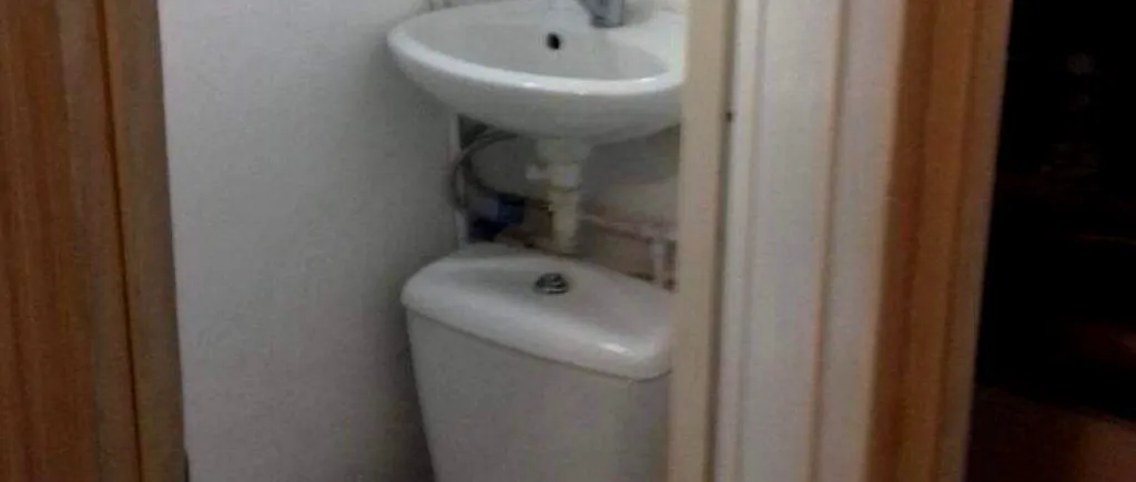 O garsonieră de 10 metri pătrați, cu chiuveta deasupra toaletei, în Târgu Mureş. Cât trebuie să plătească persoana care se va muta: ,,Este uscătorie transformată”